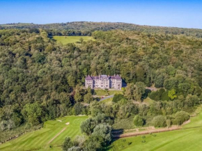 Pass the Keys Yew Tree Stunning Apartment with Sea View